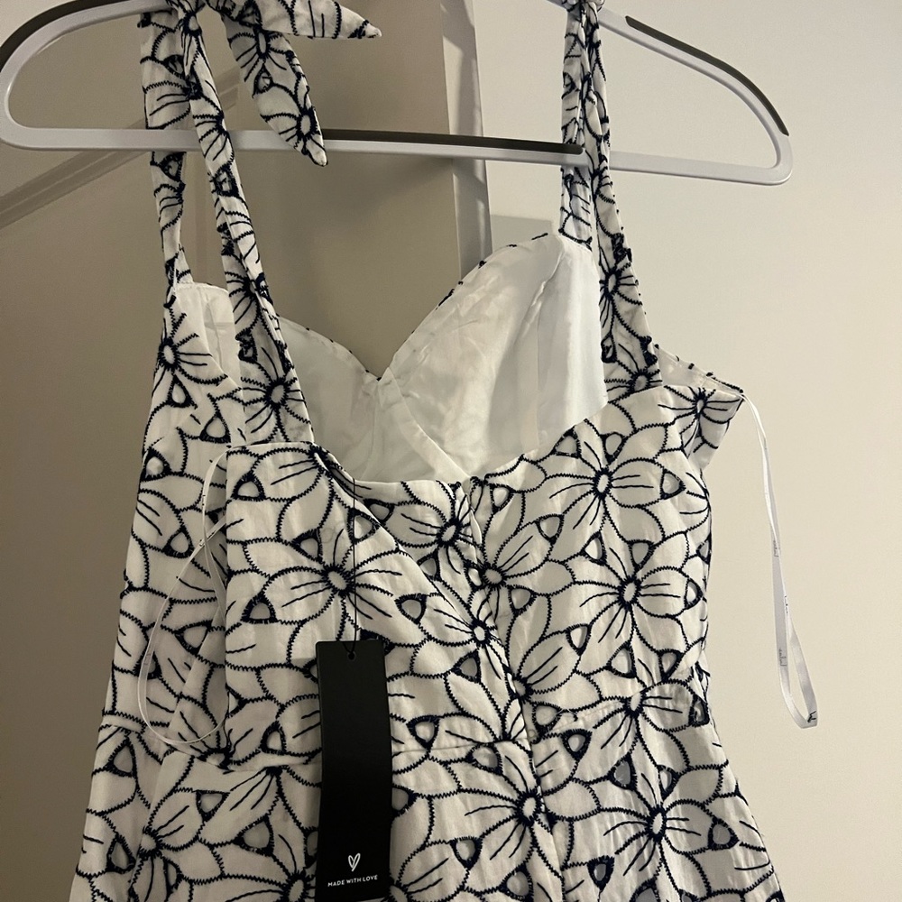 BNWT White and Blue Floral Dress. Size Small. - Picture 4 of 5